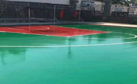 东方篮球场翻新地面